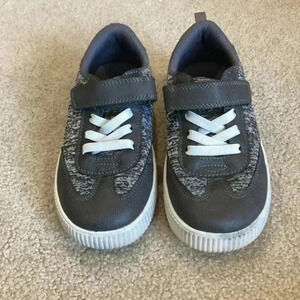 ⭐️ Carter’s Gustav Sneakers in size 1